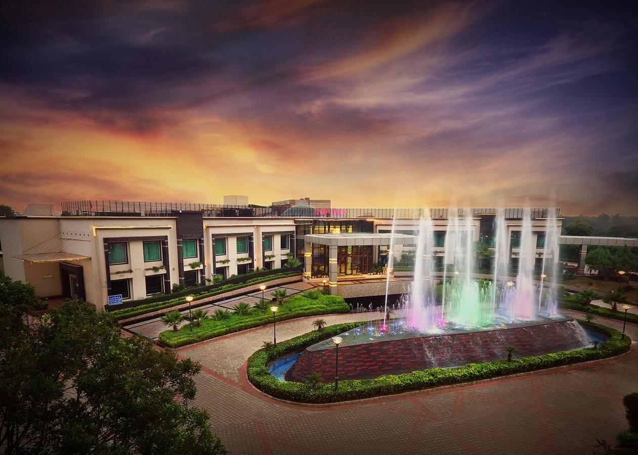 City Park Resort Bahadurgarh ภายนอก รูปภาพ